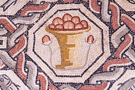 Cestos con frutas del mosaico de los peces.